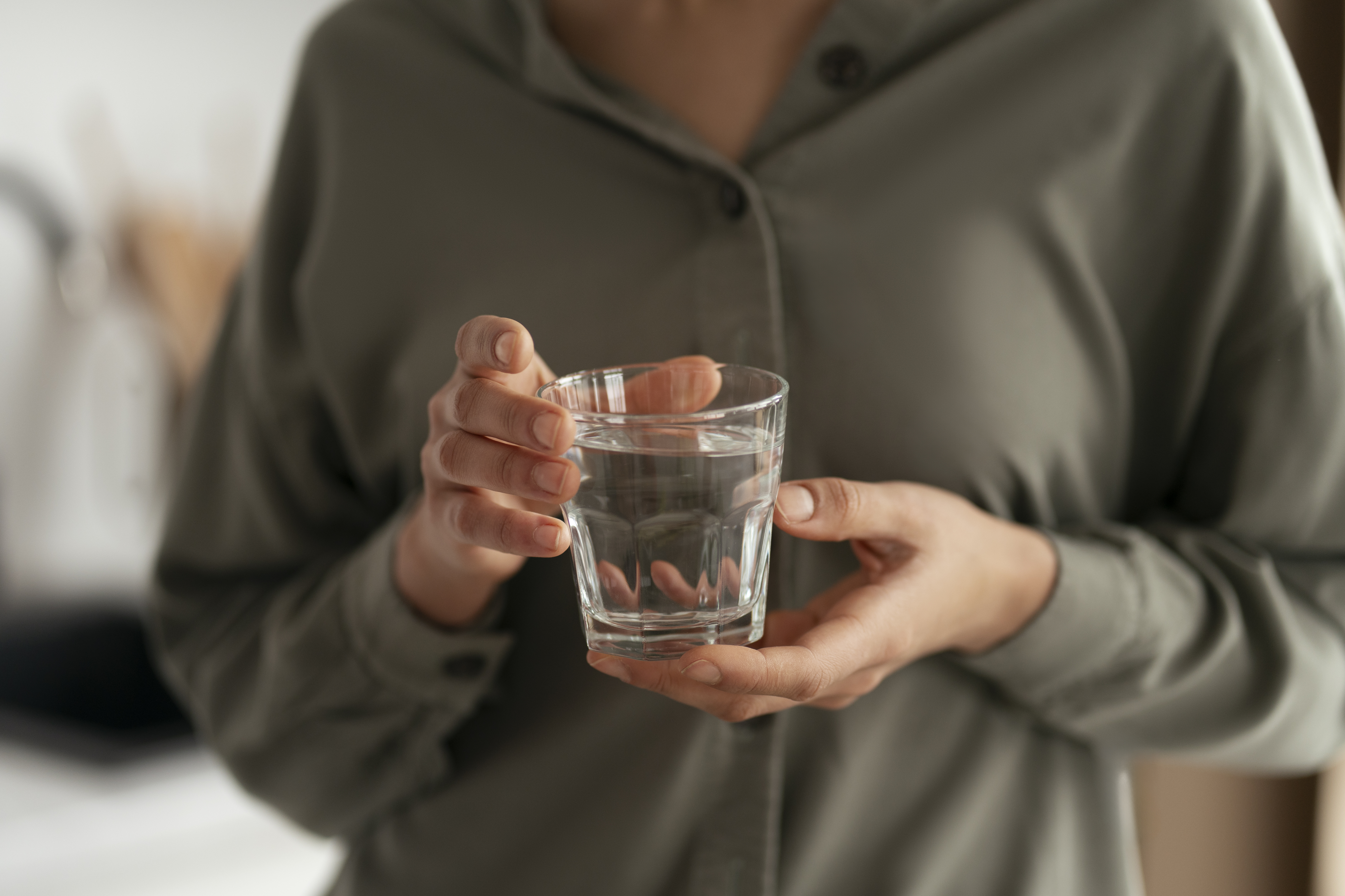 Copo de água representando hidratação